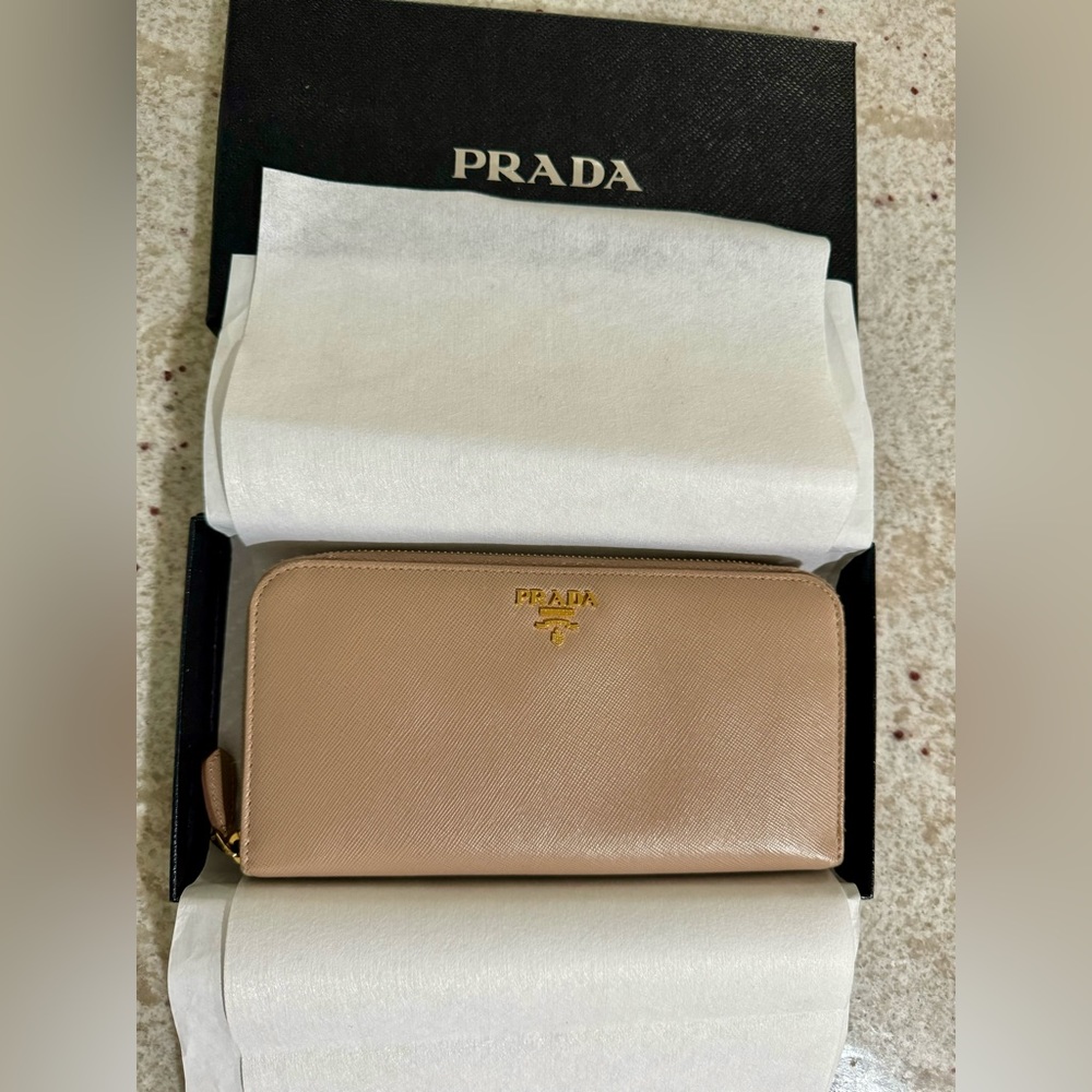Prada saffiano leather wallet